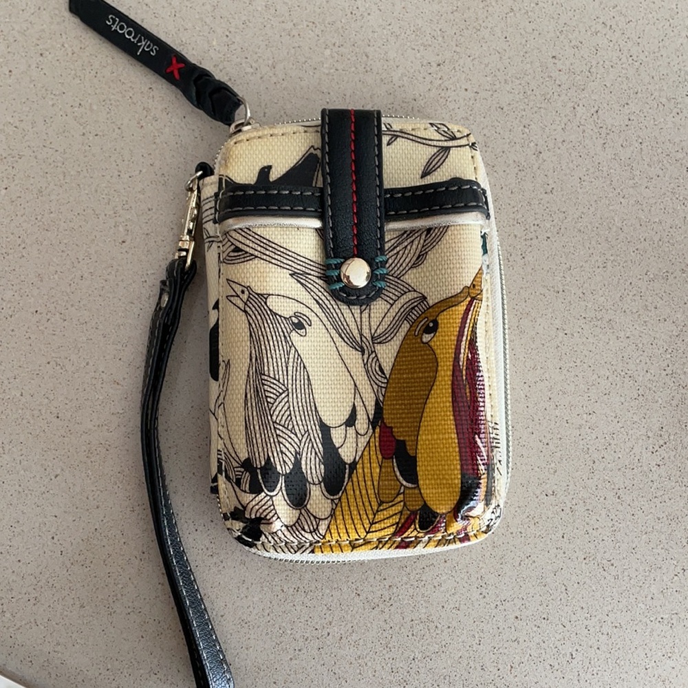 SakRoots wristlet